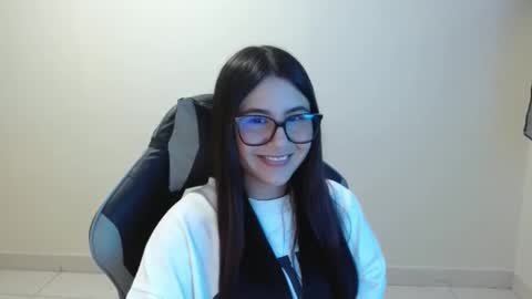 Sahaliefox  online show from November 2025 08:58:02 PM