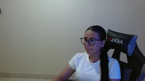 Sahaliefox  online show from February 2026 08:06:01 PM