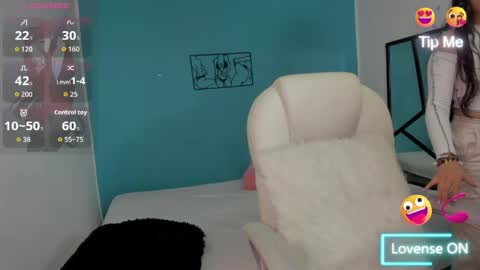Luna  online show from April 2026 10:51:02 PM