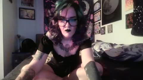 salemsslut online show from December 2024 01:12:02 PM