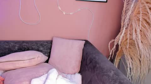  Sally White  online show from March 2025 04:08:02 AM