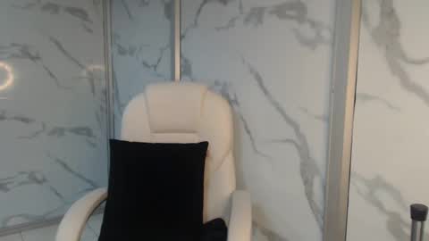 salmaportman_ online show from February 2025 10:05:02 AM