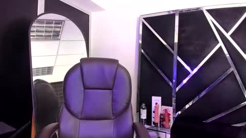 salmaportman_ online show from October 2025 03:29:01 AM