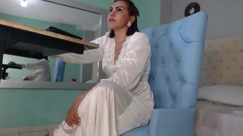 Isabel online show from September 2025 01:02:01 PM