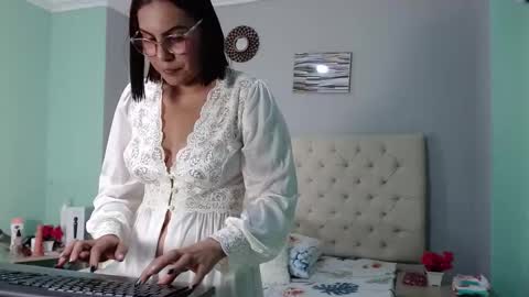 Isabel online show from October 2025 12:47:01 PM