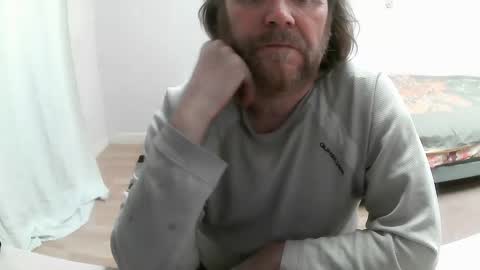 Snapshot of saltimbanquier chatting on February 2025 02:59:01 PM Saltimbanquier Salt ou Banquier online show from February 2025 02:59:01 PM