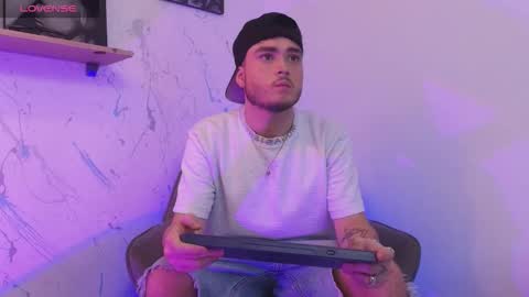 Snapshot of salvatore_muller chatting on November 2025 09:59:02 PM Salvatore online show from November 2025 09:59:02 PM