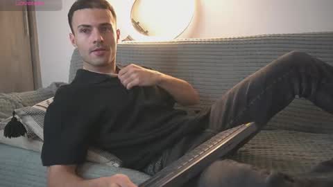 Esteban online show from November 2025 10:54:01 PM