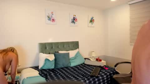 Snapshot of sam_and_molly chatting on February 2025 10:04:02 PM Sam and Molly online show from February 2025 10:04:02 PM