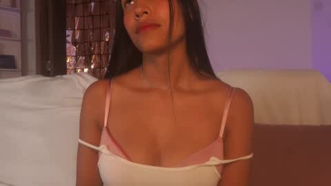 Samantha Roberts online show from October 2025 02:17:02 PM