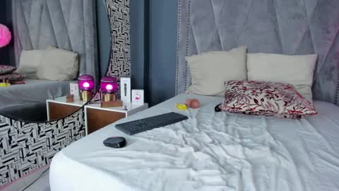 Samanta... online show from January 2025 11:27:01 PM