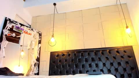 Alejandra  online show from October 2025 10:06:01 AM