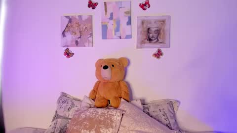 Samara is my name a pleasure delighted that you are here leave your thumb up it is important to me online show from February 2025 07:46:01 PM