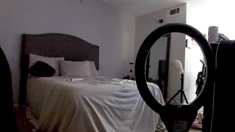 Yaya online show from October 2025 12:55:01 AM