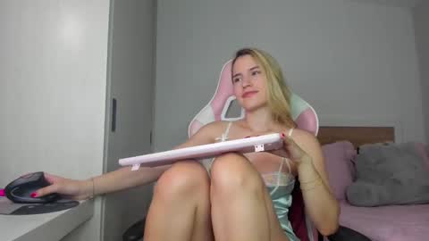 Snapshot of sammy_hamilton chatting on December 2024 04:51:02 AM Ana online show from December 2024 04:51:02 AM