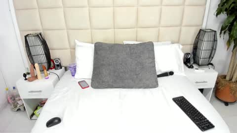 Nice to meet you guys my name is Lina. online show from February 2025 03:28:02 PM