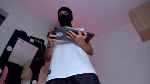   online show from December 2025 01:34:01 AM