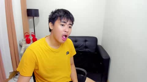 Snapshot of samuelangelo chatting on December 2024 02:09:01 AM Sam online show from December 2024 02:09:01 AM