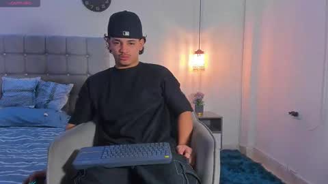 samxx_muscle online show from December 2025 02:13:01 PM