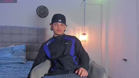 samxx_muscle online show from December 2025 02:02:02 PM