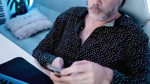 Sanders online show from February 2025 02:45:02 AM