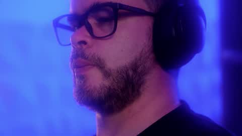 Sanders online show from December 2025 04:51:01 AM