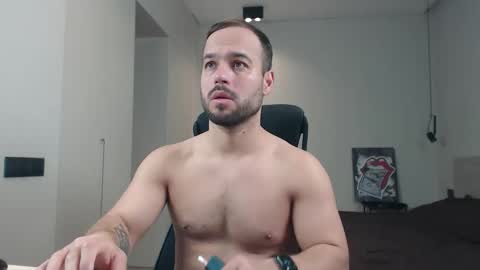 Snapshot of sandro_best chatting on April 2026 09:12:01 AM DeAlex online show from April 2026 09:12:01 AM