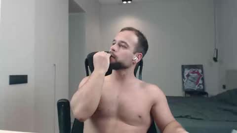 Snapshot of sandro_best chatting on May 2026 02:45:01 PM DeAlex online show from May 2026 02:45:01 PM