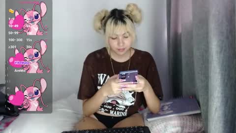 sandy_straw online show from October 2025 07:53:02 PM