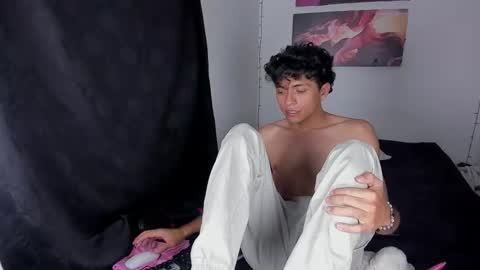 sandy_straw online show from February 2026 09:43:01 PM