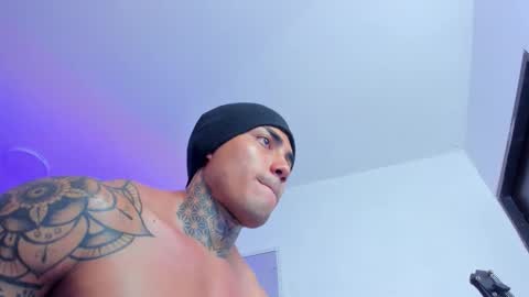 Santi Ferrer online show from November 2025 06:51:02 PM