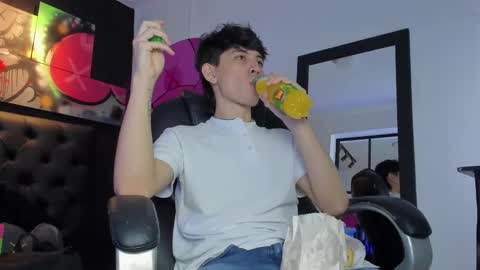 santi online show from March 2025 03:23:02 PM