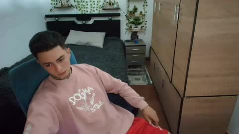 Snapshot of santi_ss chatting on April 2026 01:06:01 AM santi_ss online show from April 2026 01:06:01 AM