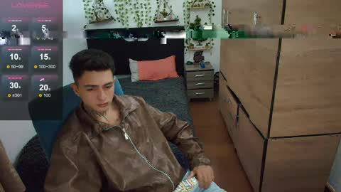 Snapshot of santi_ss chatting on April 2026 01:42:02 AM santi_ss online show from April 2026 01:42:02 AM