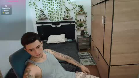 Snapshot of santi_ss chatting on April 2026 05:44:02 PM santi_ss online show from April 2026 05:44:02 PM