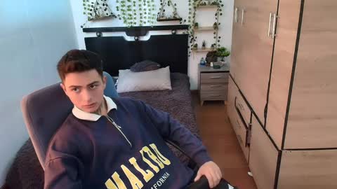 Snapshot of santi_ss chatting on May 2026 02:11:01 PM santi_ss online show from May 2026 02:11:01 PM