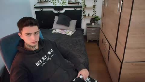 Snapshot of santi_ss chatting on May 2026 02:12:01 PM santi_ss online show from May 2026 02:12:01 PM