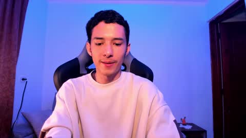 santi_twink19 online show from December 2024 06:15:02 AM