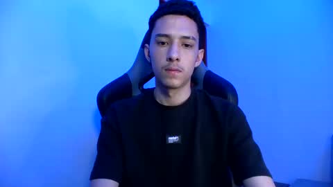 santi_twink19 online show from February 2025 09:43:02 PM