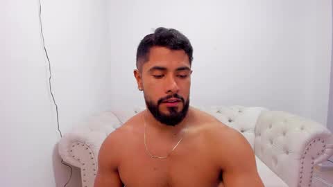 santiago_huntt online show from December 2024 08:43:01 PM
