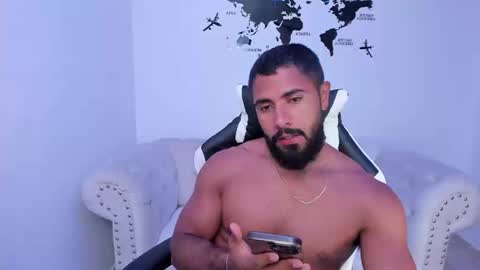 santiago_huntt online show from September 2025 08:44:02 PM