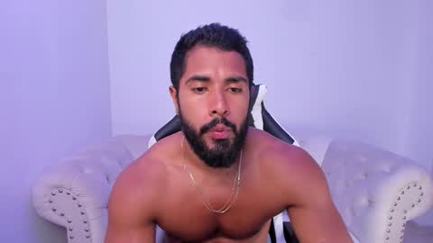 santiago_huntt online show from October 2025 11:04:02 PM