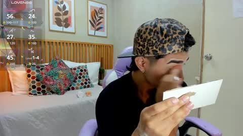 santiago_johnson_ online show from September 2025 01:33:02 PM