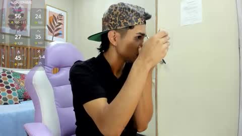 santiago_johnson_ online show from September 2025 01:22:01 PM