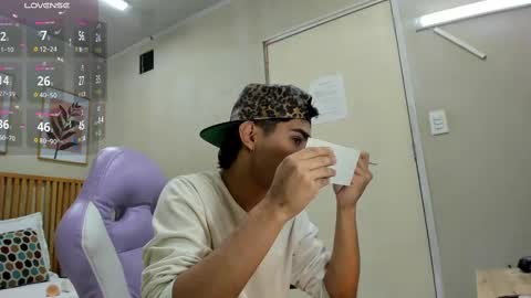 santiago_johnson_ online show from September 2025 01:23:01 PM