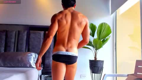 Santiago Seans online show from December 2025 02:35:01 PM