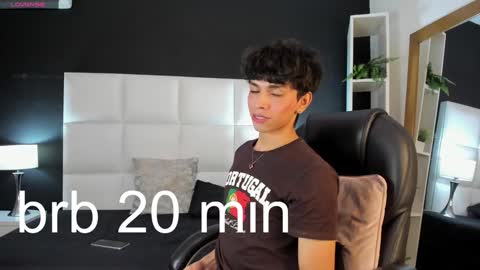 Santiago Carrington online show from December 2024 11:39:02 PM