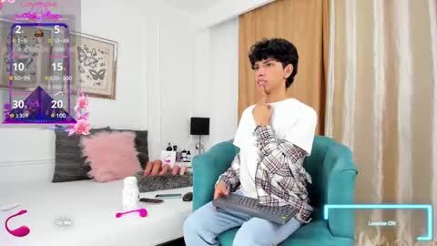 Santiago Carrington online show from February 2025 08:03:01 PM