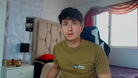 Santyago online show from January 2025 01:27:01 PM