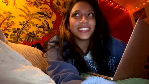 Snapshot of sapphire_honest chatting on November 2025 11:30:01 PM sapphire online show from November 2025 11:30:01 PM